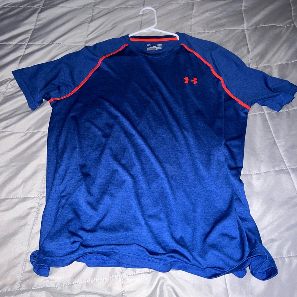 Mens Youth Large Under armor heat gear T-shirt.